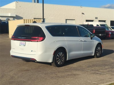 2024 Chrysler Pacifica Hybrid Select