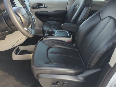 2024 Chrysler Pacifica Hybrid Select