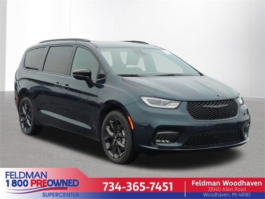 2023 Chrysler Pacifica Limited AWD in Woodhaven, MI - Feldman Chrysler Dodge Jeep Ram Auto Group