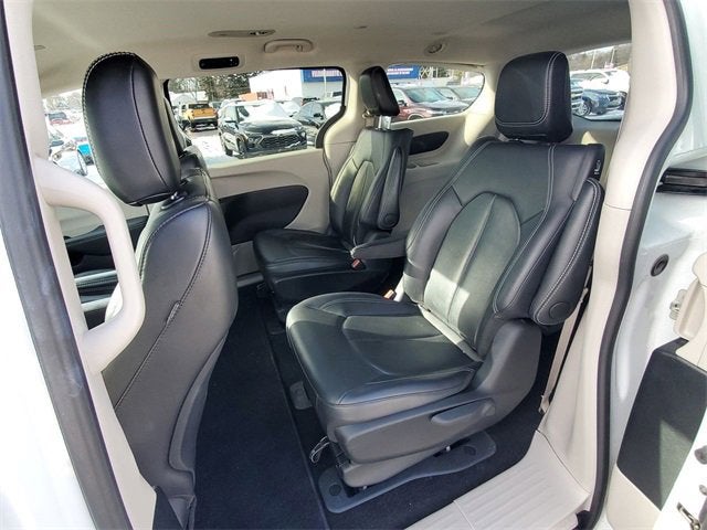 2024 Chrysler Pacifica Hybrid Select