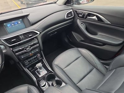 2017 INFINITI QX30 Premium