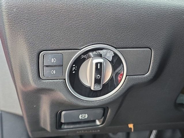 2017 INFINITI QX30 Premium