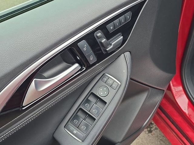 2017 INFINITI QX30 Premium