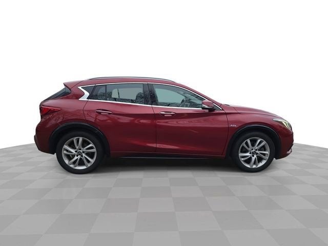 2017 INFINITI QX30 Premium