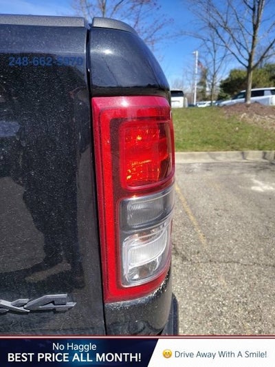 2020 RAM 1500 Big Horn Crew Cab 4x4 5'7" Box