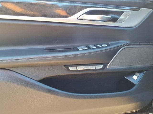 2016 BMW 750i 750i