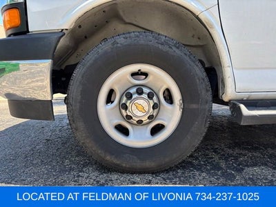 2025 Chevrolet Express Passenger 1LT