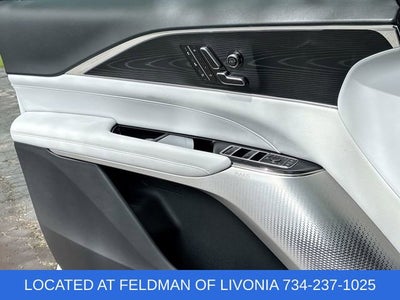 2024 Cadillac LYRIQ Luxury 2