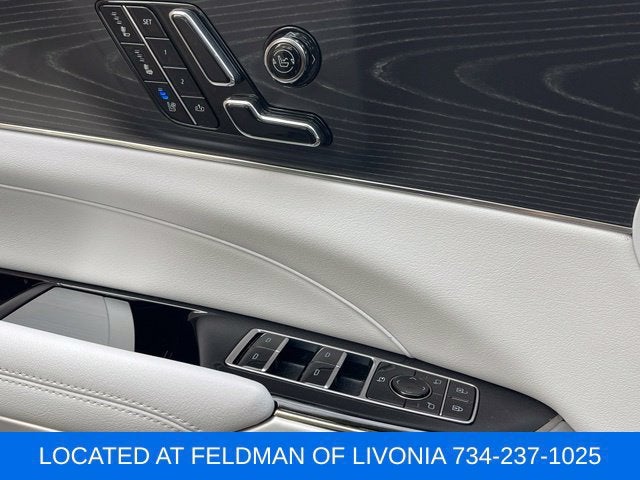 2024 Cadillac LYRIQ Luxury 2