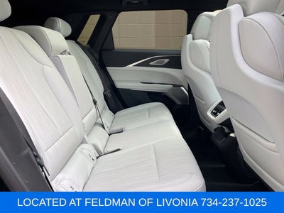 2024 Cadillac LYRIQ Luxury 2
