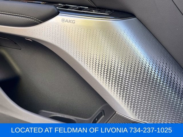 2024 Cadillac LYRIQ Luxury 2