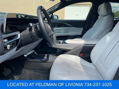 2024 Cadillac LYRIQ Luxury 2