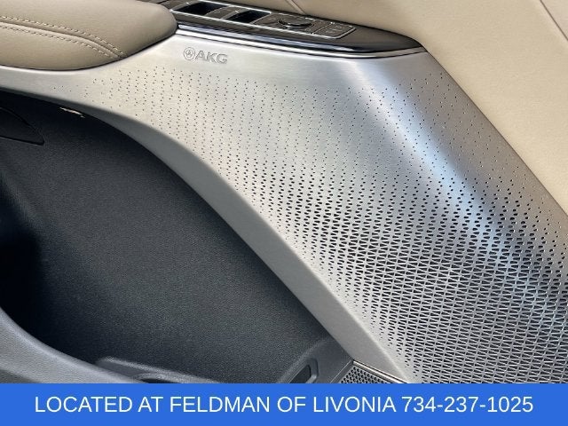 2024 Cadillac LYRIQ Luxury 3
