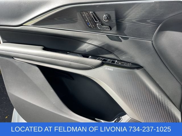 2024 Cadillac LYRIQ Sport 2