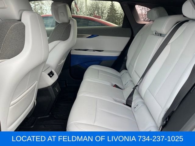 2025 Cadillac OPTIQ Luxury 1