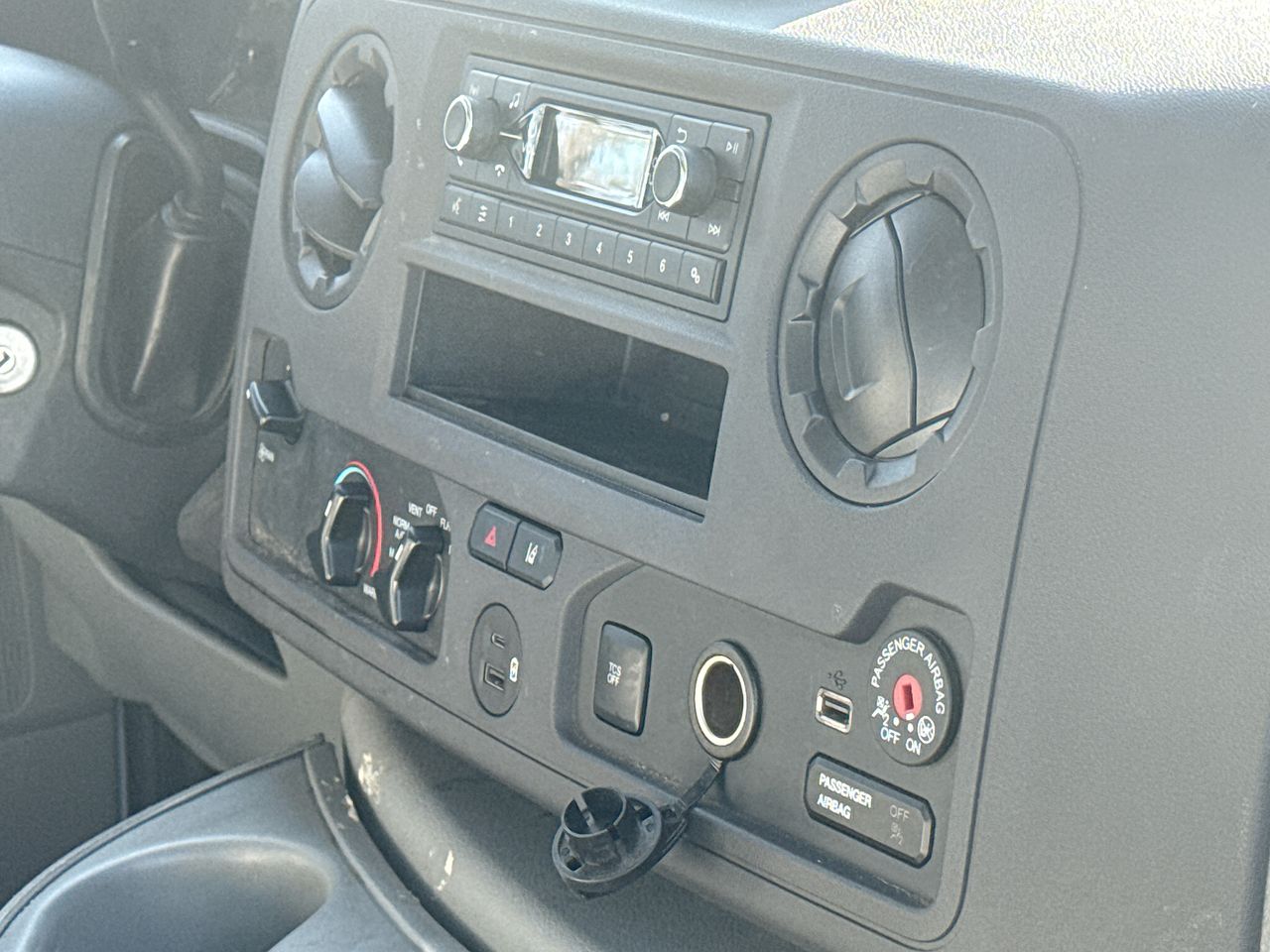 2022 Ford E-Series Cutaway E-350 SRW 138" WB