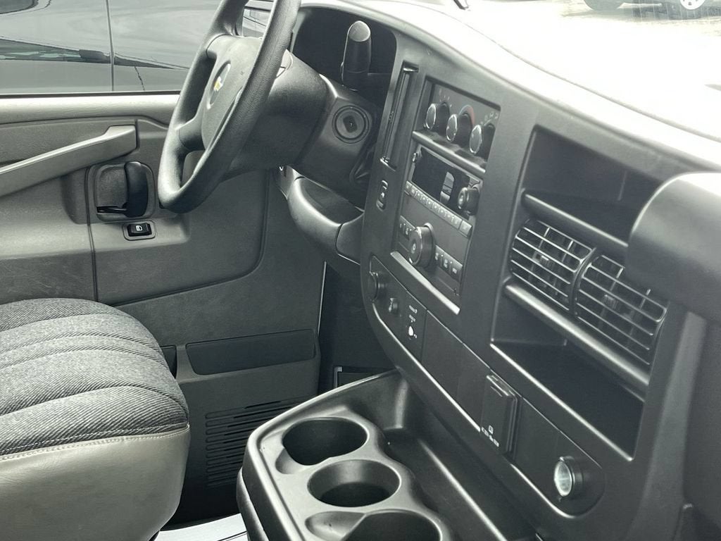 2025 Chevrolet Express Cargo WT