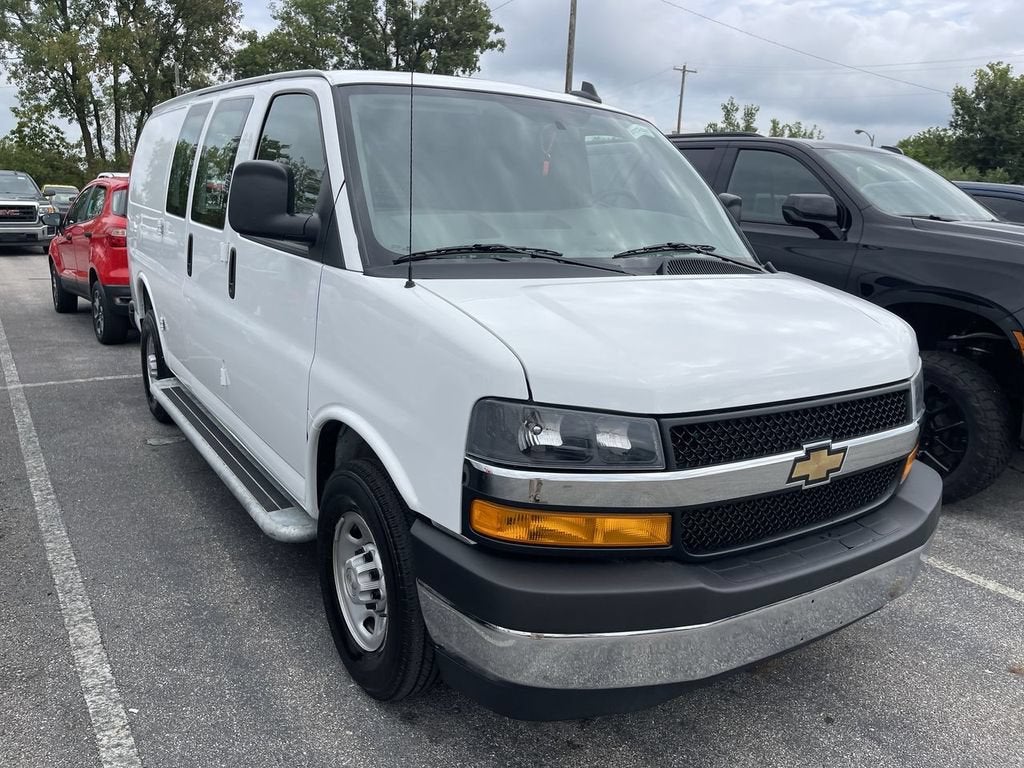 2025 Chevrolet Express Cargo WT