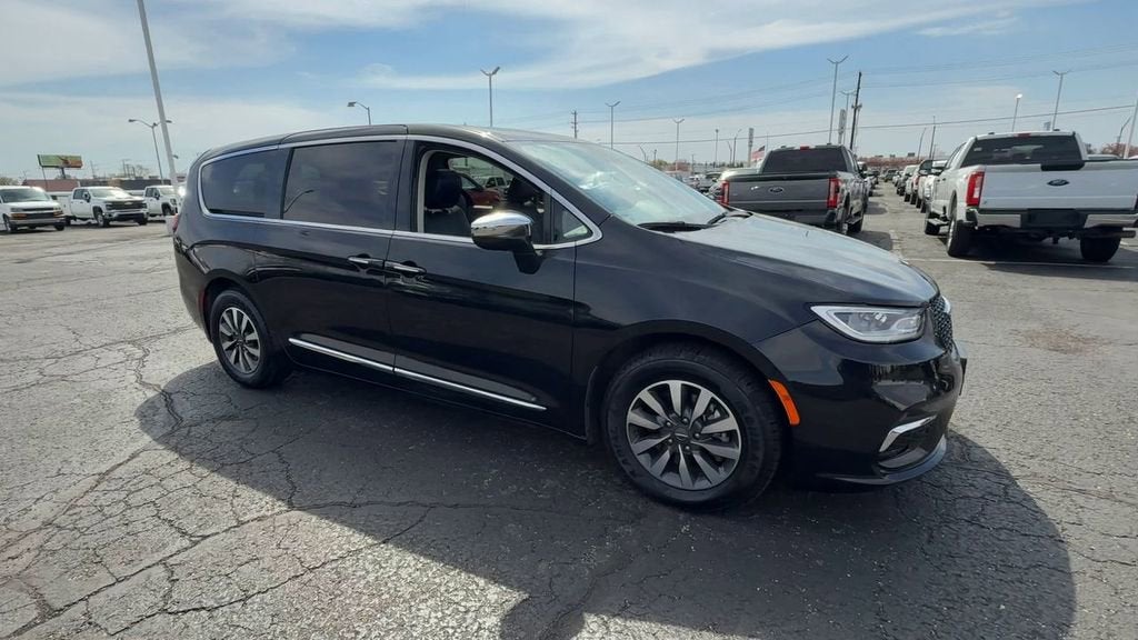 2023 Chrysler Pacifica Hybrid Limited
