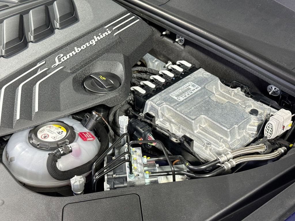 2025 Lamborghini Urus SE