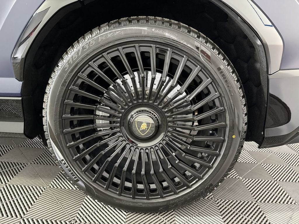 2025 Lamborghini Urus SE