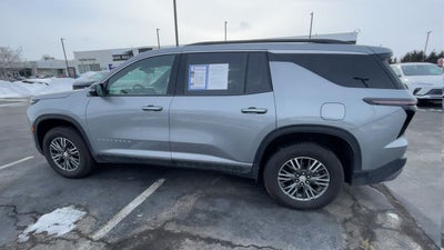 2025 Chevrolet Traverse LT