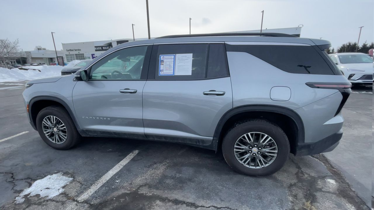 2025 Chevrolet Traverse LT