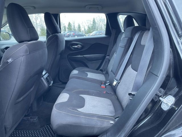 2016 Jeep Cherokee Sport