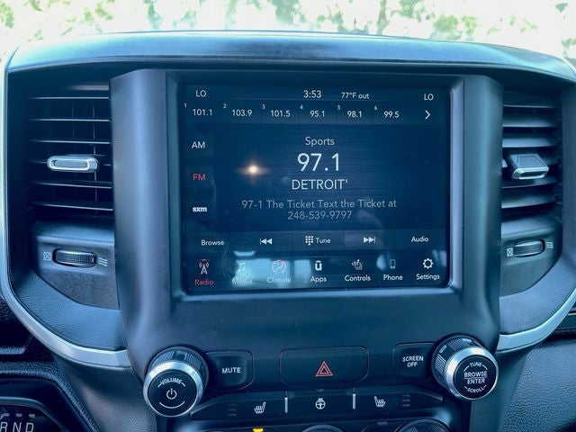 2020 RAM 1500 Big Horn Crew Cab 4x4 5'7" Box
