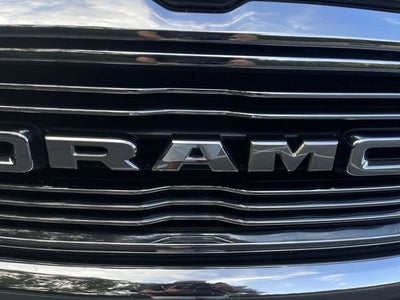 2019 RAM 1500 Laramie Crew Cab 4x4 5'7" Box