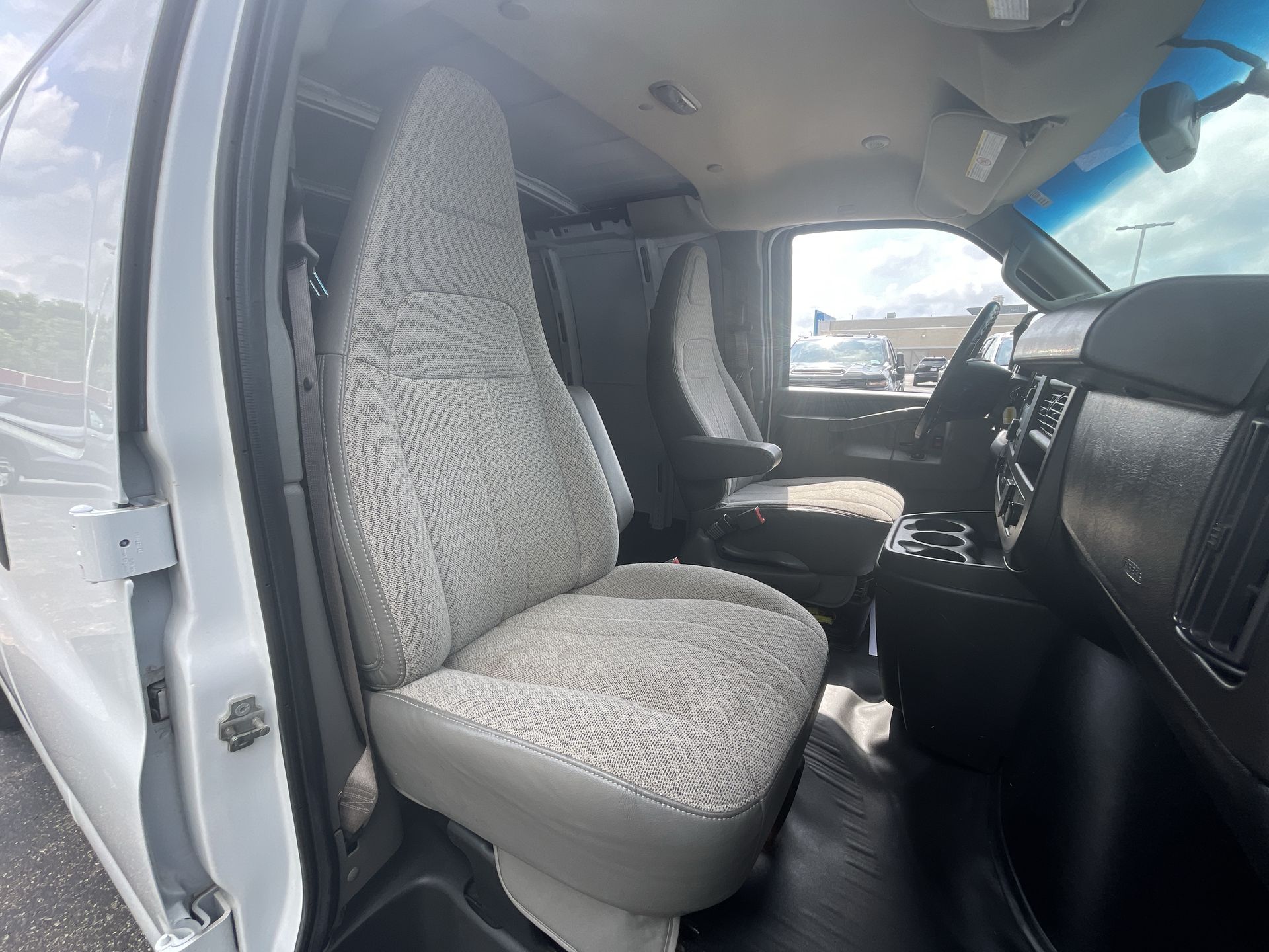 2023 GMC Savana Cargo 3500 Work Van