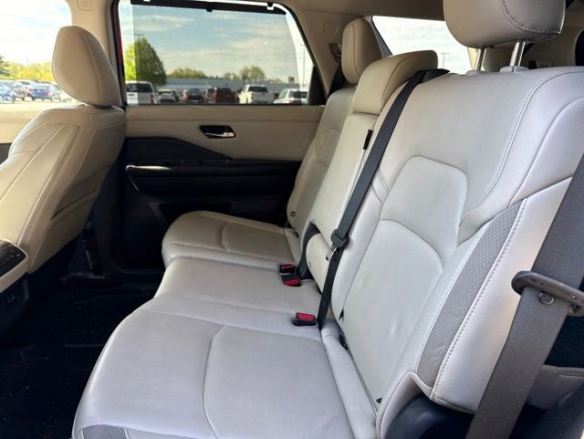 2023 Nissan Pathfinder SL 4WD