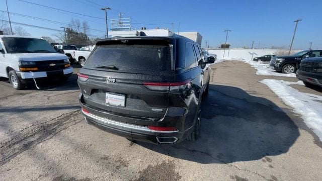 2022 Jeep Grand Cherokee Summit