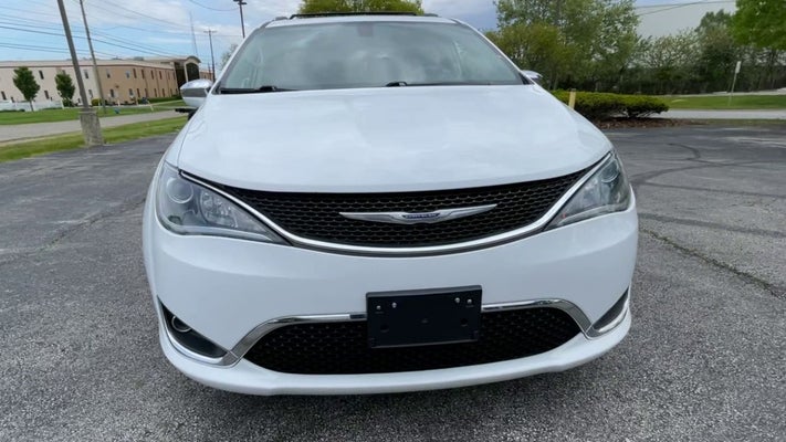 2020 Chrysler Pacifica Limited in Woodhaven, MI - Feldman Chrysler Dodge Jeep Ram Auto Group