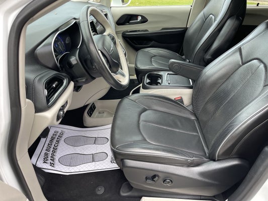2020 Chrysler Pacifica Limited in Woodhaven, MI - Feldman Chrysler Dodge Jeep Ram Auto Group